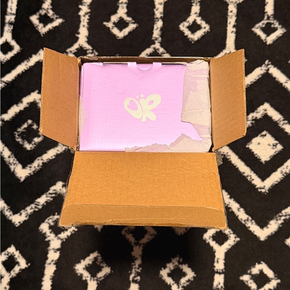 NIB Stanley x Olivia Rodrigo Quencher H2.0 FlowState™ Tumbler 40 OZ - Picture 4 of 7